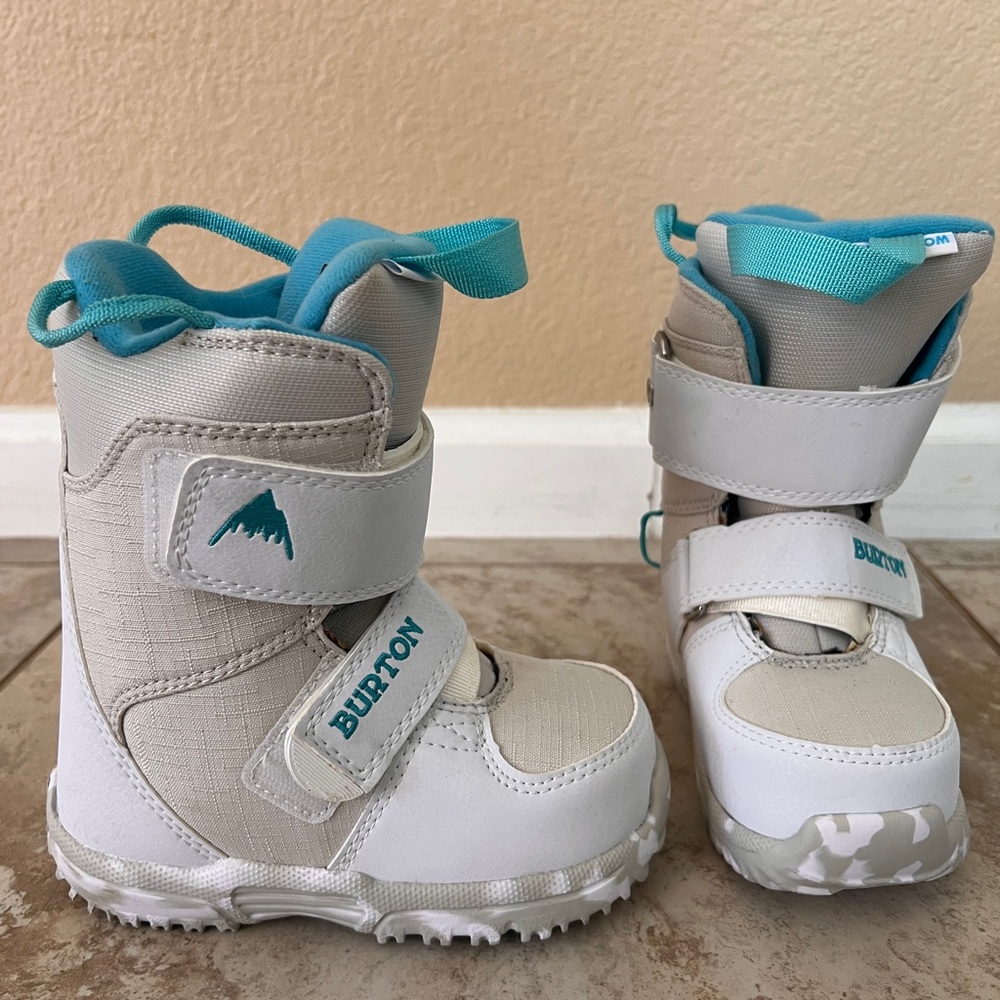 Kids Burton mini-grom snowboard boots